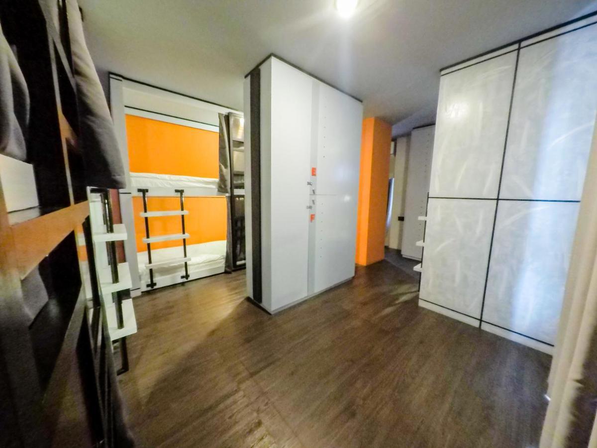 Abraham Manila - Located In Central Makati (Adults Only) Макати Экстерьер фото