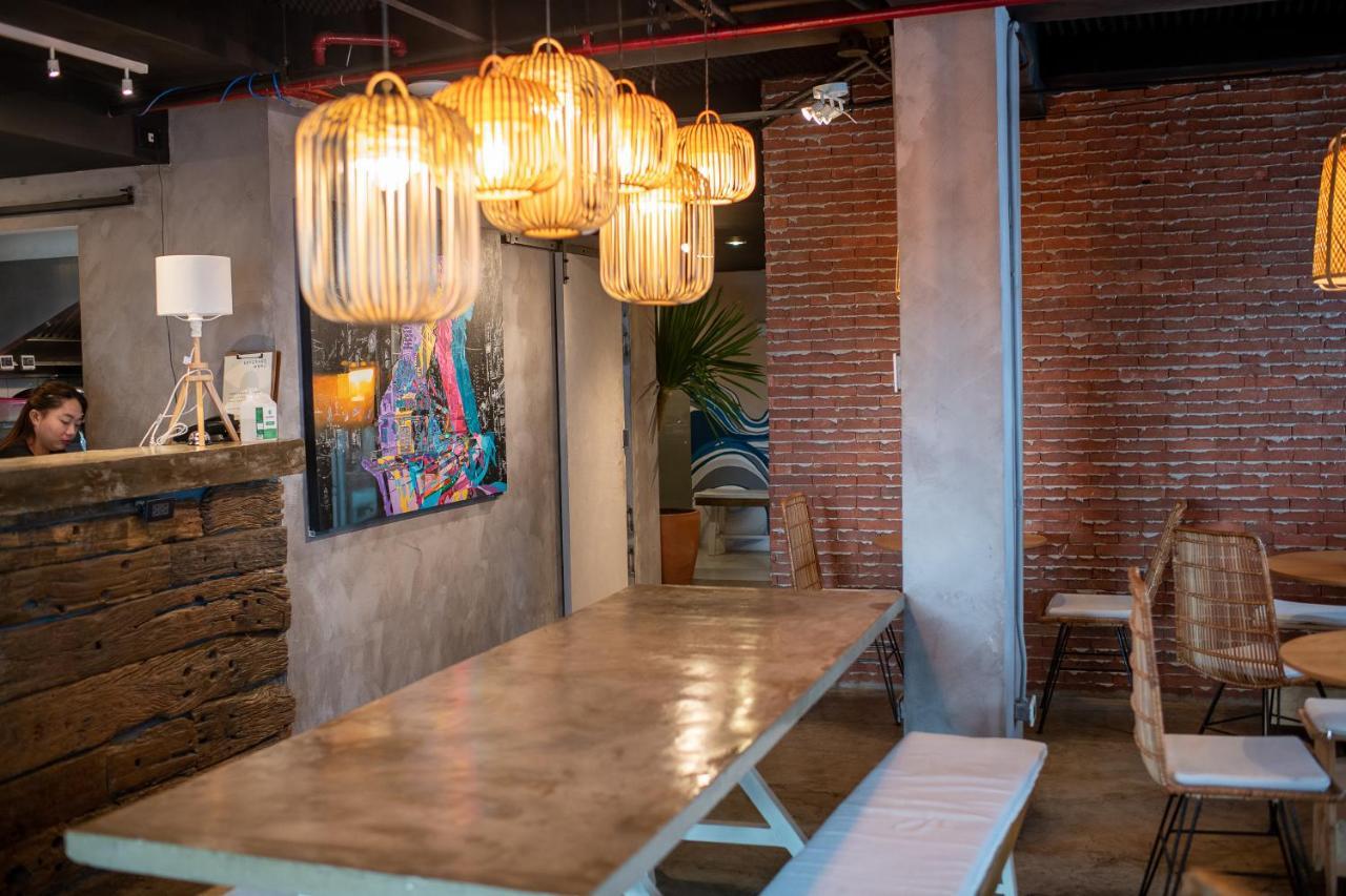 Abraham Manila - Located In Central Makati (Adults Only) Макати Экстерьер фото