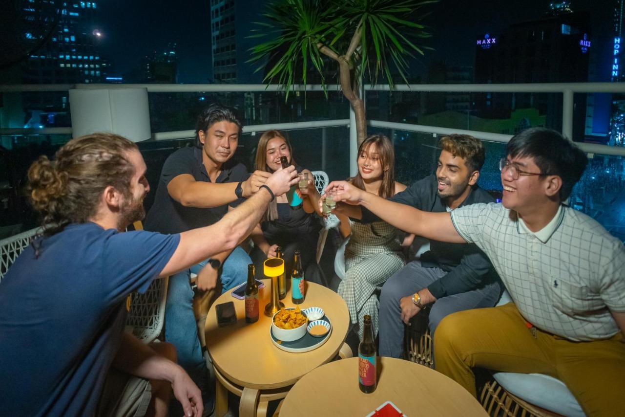 Abraham Manila - Located In Central Makati (Adults Only) Макати Экстерьер фото