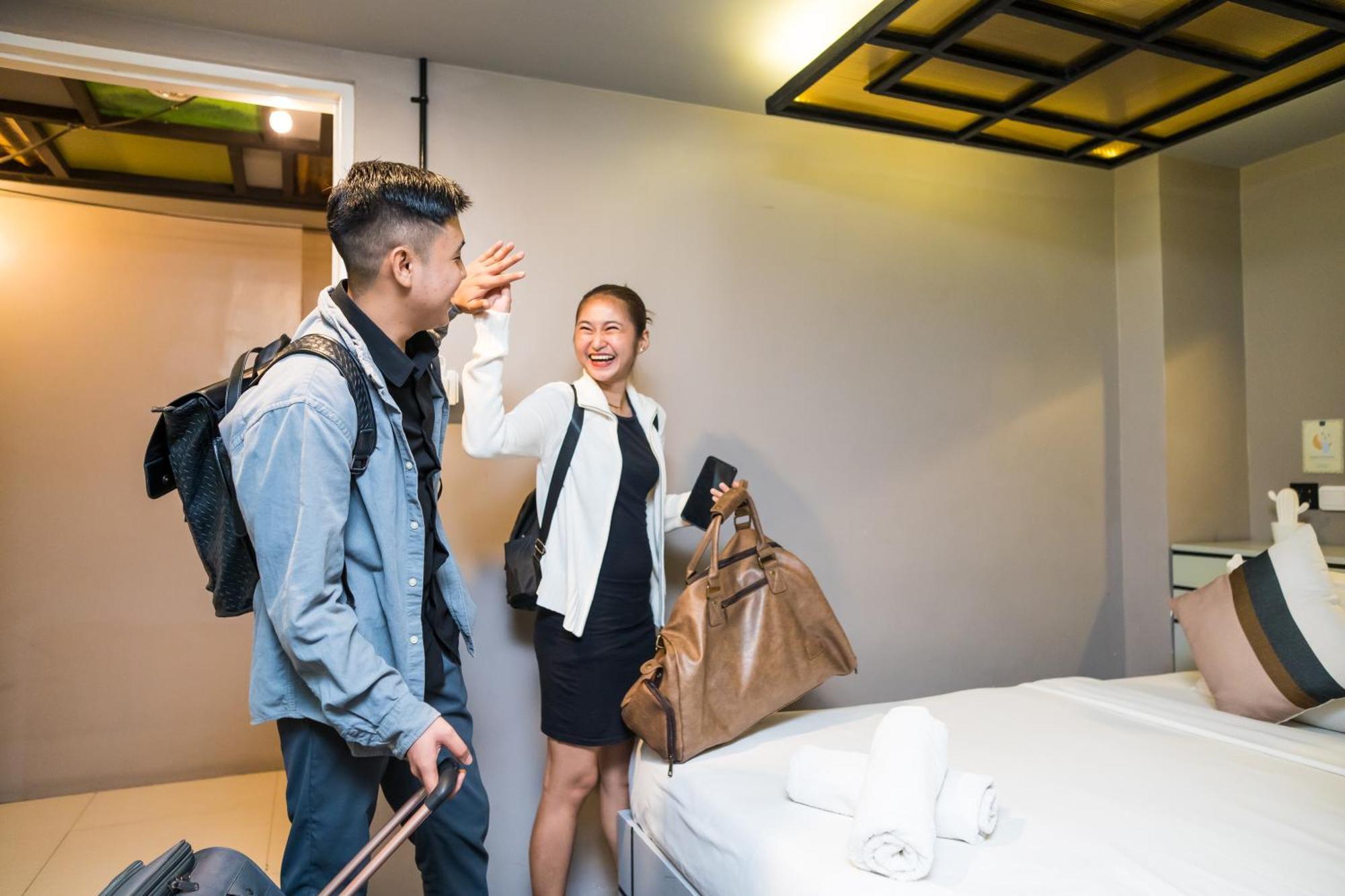 Abraham Manila - Located In Central Makati (Adults Only) Макати Экстерьер фото