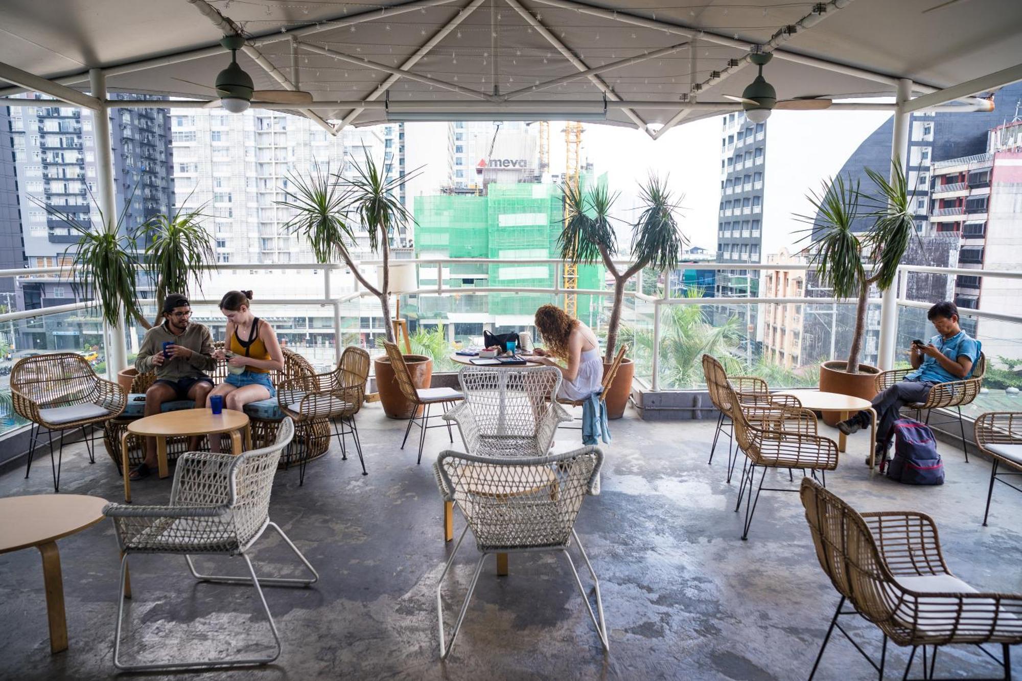 Abraham Manila - Located In Central Makati (Adults Only) Макати Экстерьер фото