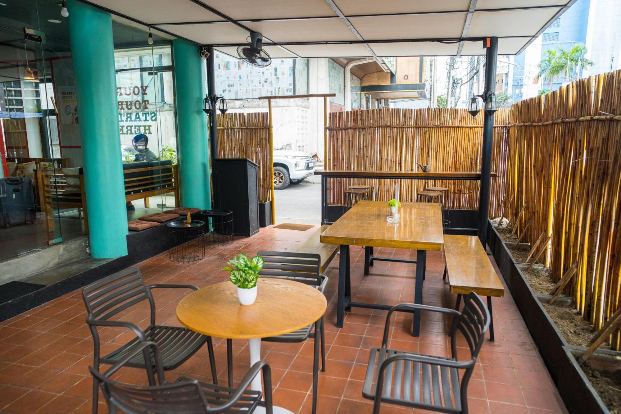 Abraham Manila - Located In Central Makati (Adults Only) Макати Экстерьер фото
